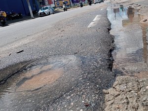 [Vídeo] Vazamento é registrado na Rua Marechal Deodoro, em Arapiraca