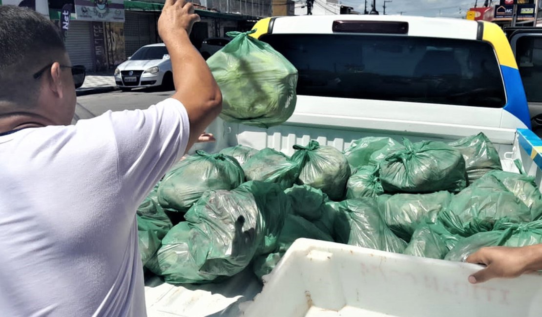 Vigilância Sanitária de Maceió apreende 380 kg de alimentos estragados em supermercado no Jacintinho