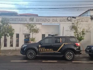 Sesau afasta dez servidores após operação da PF investigar desvios na Saúde