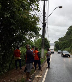 Defesa Civil de Maceió interdita totalmente trânsito na Ladeira de Fernão Velho