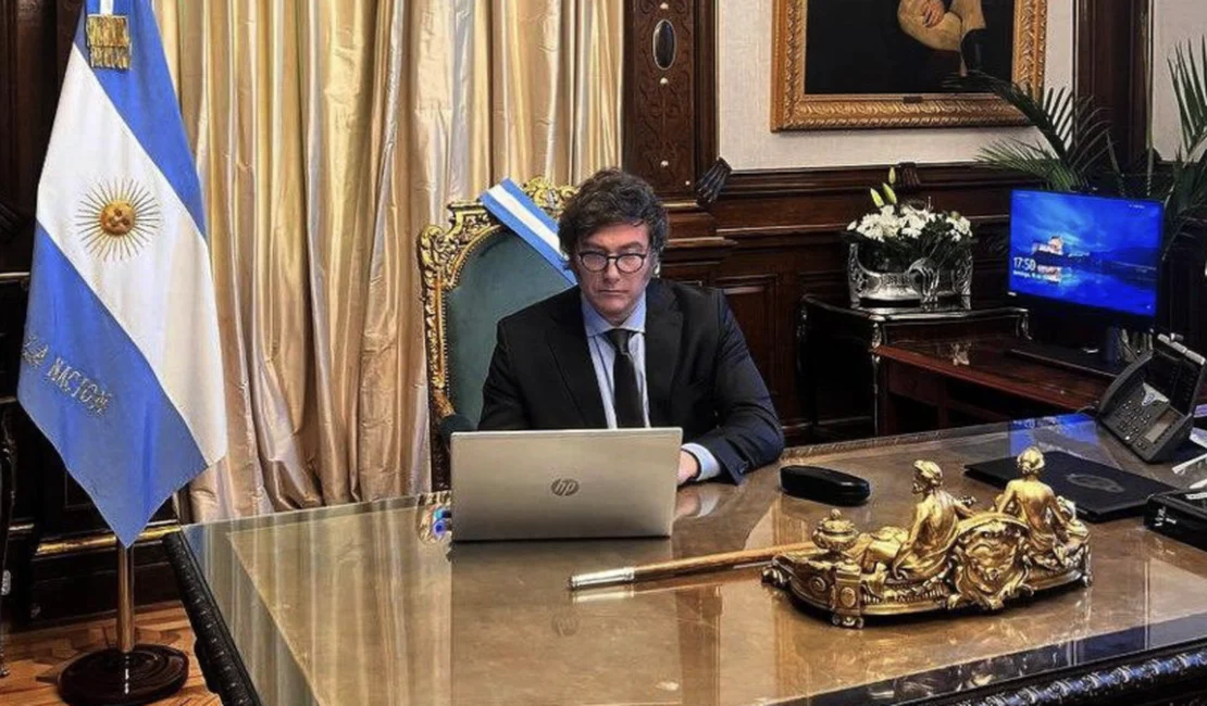Milei corta ministérios pela metade em 1º decreto como presidente da Argentina
