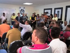 Superintendente da SMTT se reúne com taxistas