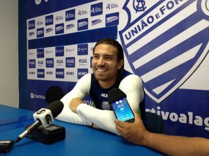 CSA renova contratos com quatro jogadores e quer manter Jorge Felipe