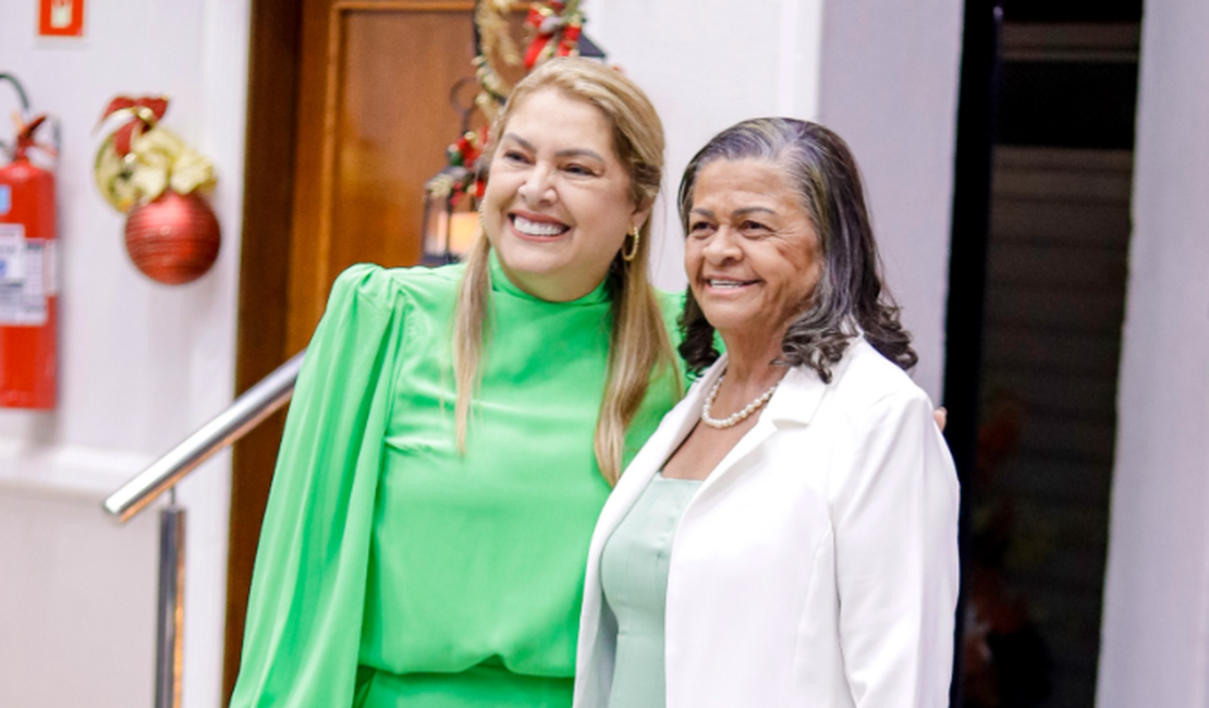 Sessão para eleger mesa diretora da Câmara de Palmeira começa após atraso da prefeita