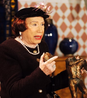 Morre Berta Loran, atriz e humorista, aos 99 anos