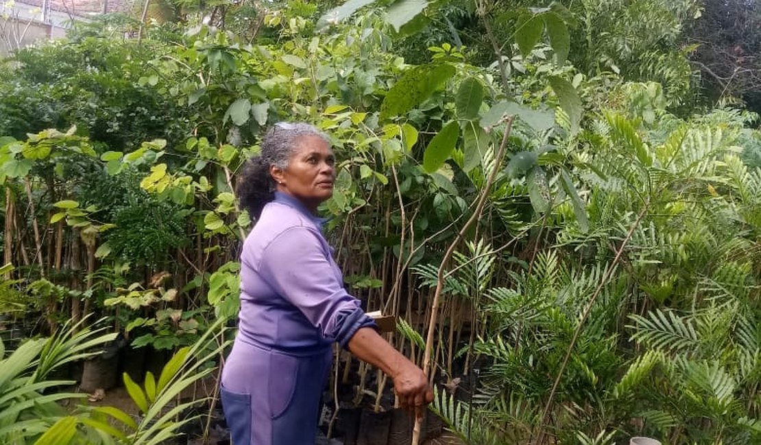 Técnica em jardinagem é referência em preservação do meio ambiente em Arapiraca