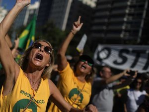 Atos têm briga entre bolsonaristas e MBL