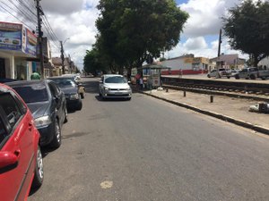 [Vídeo] População reclama do trânsito caótico na Praça do Abacaxi em Arapiraca