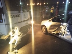 Dois ficam feridos em acidente entre carro e caminhão-guincho no Agreste