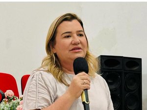 Prefeita Eronita Sposito concede aumento salarial para professores de Porto Calvo