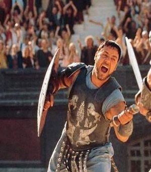 Ator Russsel Crowe vende armadura do filme Gladiador para pagar divorcio