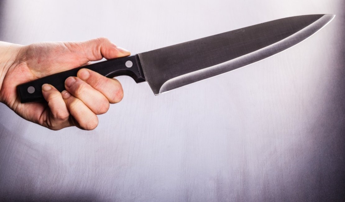 Mulher é esfaqueada em Marechal Deodoro e diz que agressora teve ciúmes do namorado