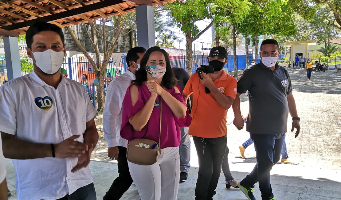[Vídeo] Candidata a prefeita de Arapiraca, Fabiana Pessoa erra local de votação
