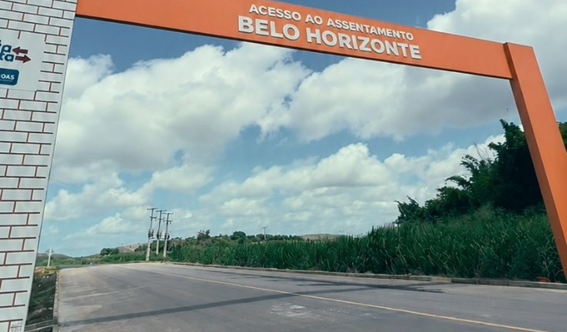 Prefeita Marcela Gomes comemora avanço nas obras de pavimentação do assentamento Belo Horizonte, em Novo Lino