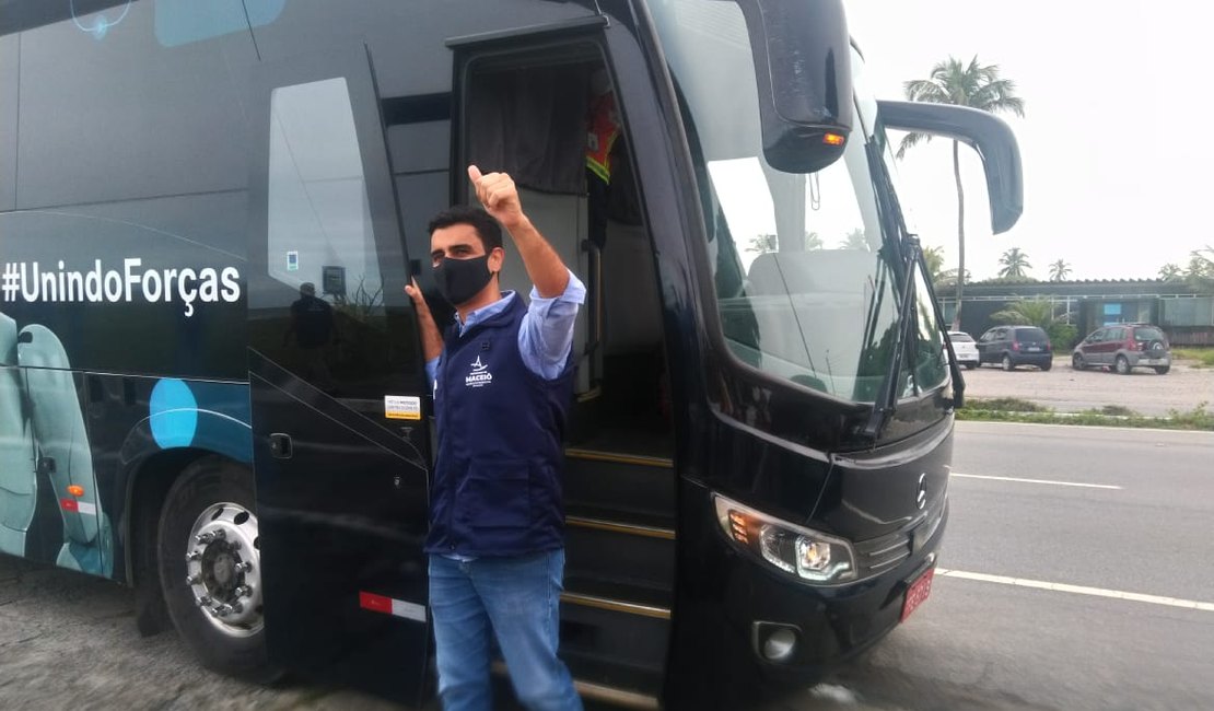 Ônibus para vacinação da Covid-19 chega a Maceió; conheça o equipamento