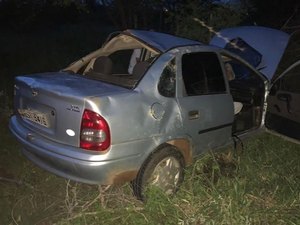 Condutor perde controle de carro e capota em Passo de Camaragibe