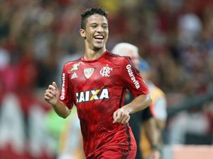 Nixon define neste mês se fica ou sai do Flamengo