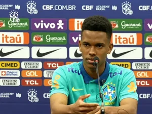 Novato na Seleção Brasileira, Estêvão mostra personalidade e afirma: ‘Futebol para mim é como um parque de diversões’