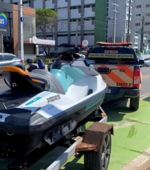 Fiscalização apreende Jet Skis usados em comércio irregular de passeios