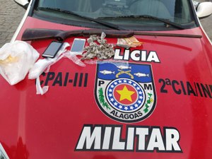 Polícia desarticula ponto de venda de drogas em Colônia Leopoldina