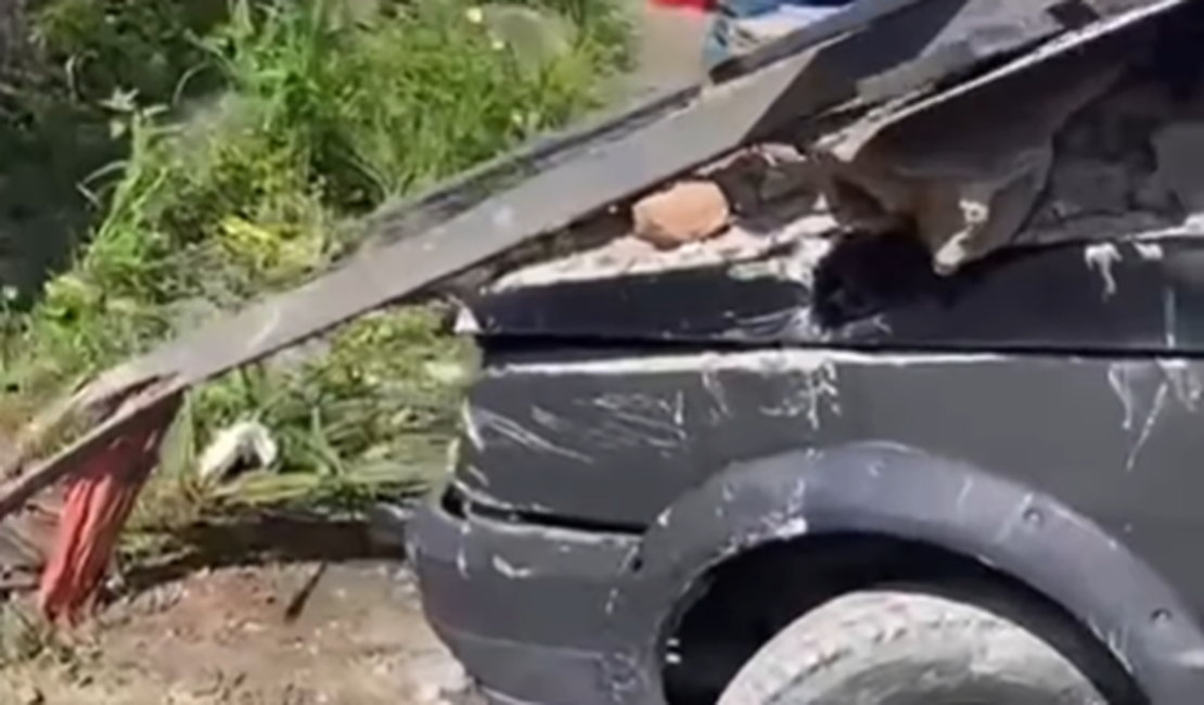 Motorista perde o controle da direção e colide com muro no bairro Santos Dumont