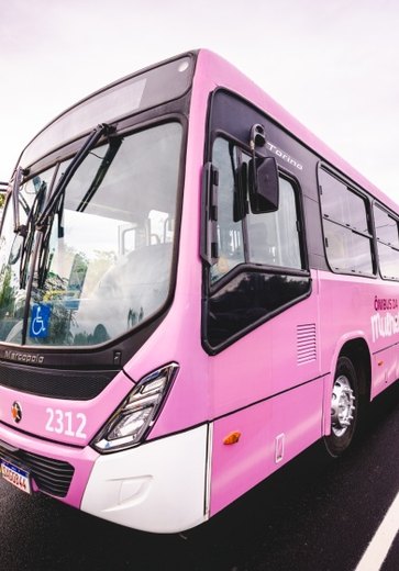 Maceió torna-se pioneira no Brasil ao lançar ônibus exclusivos para mulheres