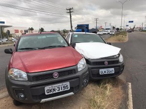 Colisão entre dois carros deixa um ferido na AL-220, em Arapiraca