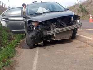 [Vídeo] Motorista perde direção de veículo e tomba na AL 220, em Limoeiro de Anadia