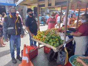 Secretaria faz ordenamento em feira do Graciliano Ramos