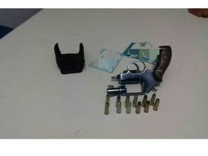 PRF prende homem acusado de homicídio e outro por porte ilegal de arma