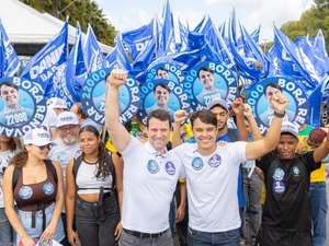 Daniel Barbosa reforça presença política em Maceió com adesivaço no Benedito Bentes