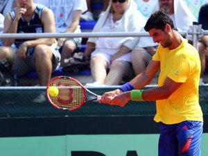 Bellucci é superado por Delbonis, e Brasil terá que disputar repescagem