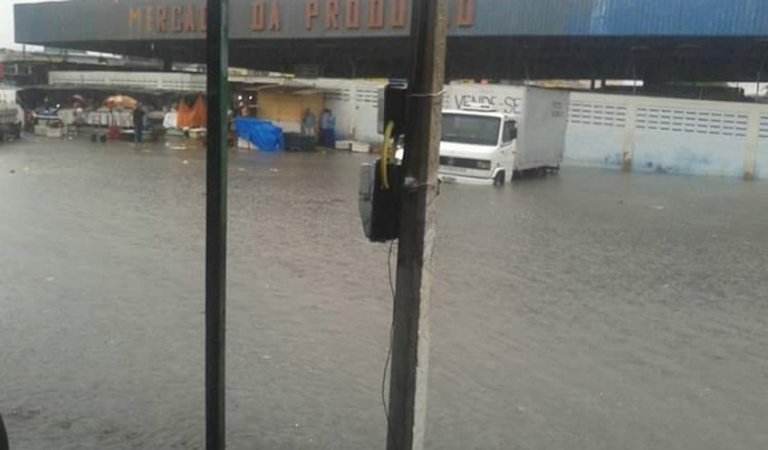 Chuvas causam alagamentos na capital e interior de Alagoas