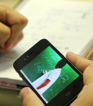 Celular é a principal ferramenta de estudo e trabalho na pandemia