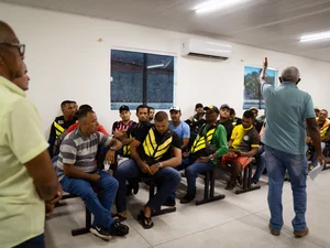 Prefeito Déo anuncia CNH social para mototaxistas de Japaratinga