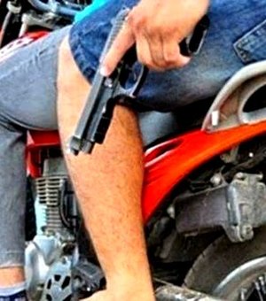 Dupla armada rouba moto e celular de motoqueiro em Joaquim Gomes