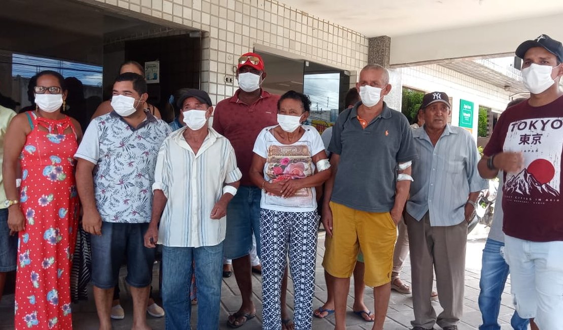 [Vídeo] Pacientes da hemodiálise do Afra Barbosa se opõem a transferência para o Chama