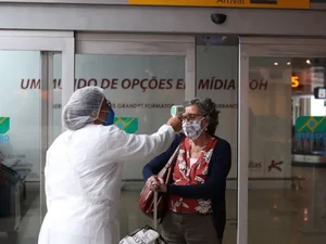 Governo deixa de exigir quarentena na entrada de viajantes não vacinados contra Covid-19