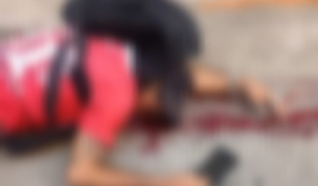 Jovem é assassinado com tiros na cabeça quando estava indo para casa no Jacintinho