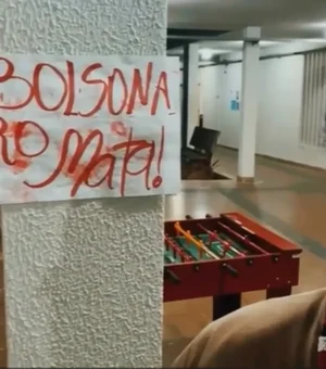 Professor universitário critica cartazes políticos espalhados na Ufal