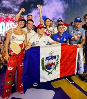 Ceci participa de lançamento da candidatura de Renan Filho ao lado de Yale Fernandes