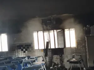 Incêndio atinge sala de aula de escola no bairro Canafístula, em Arapiraca