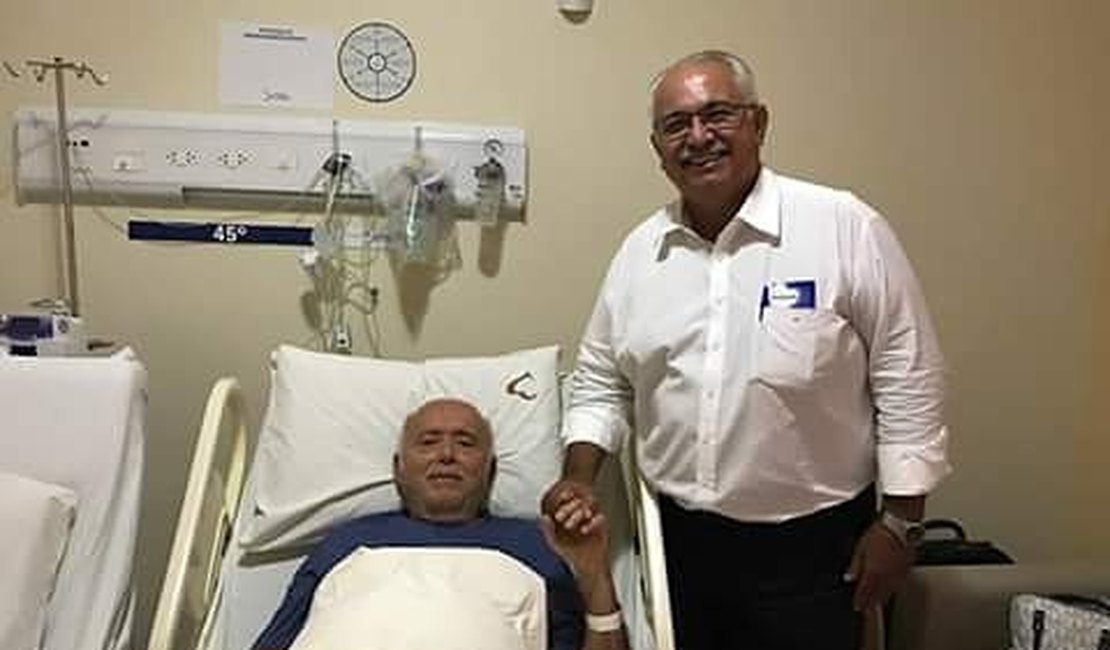 Rogério Teófilo visita o médico Judá Fernandes, hospitalizado em Maceió