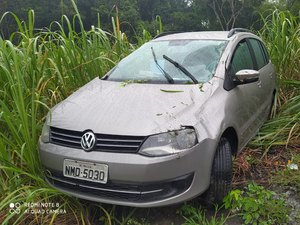 Condutor perde o controle e capota veículo diversas vezes na BR 104