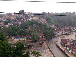 Polícia derruba barricadas construídas por traficantes em Maceió