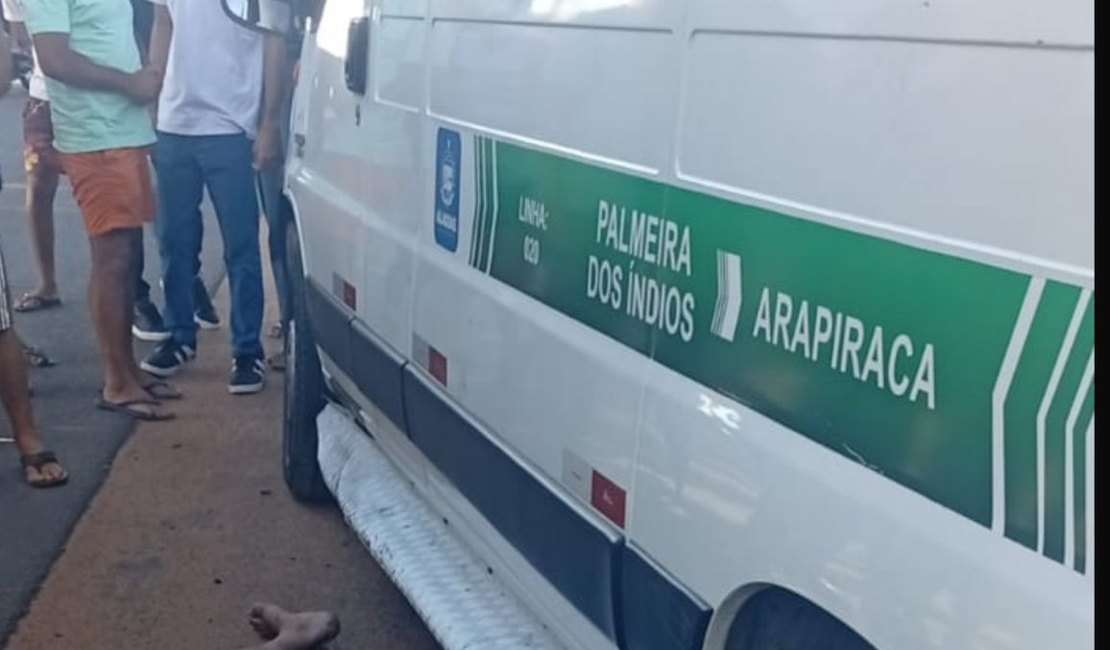 Colisão envolvendo moto, carro e van deixa homem morto em Arapiraca