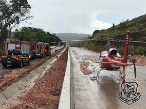 Veículo capota e deixa quatro feridos na BR 101 no Pilar