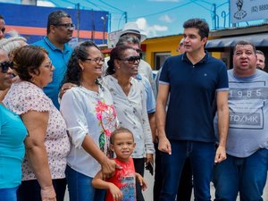 Prefeito vistoria obras no Benedito Bentes e Cidade Universitária