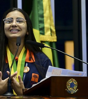 Estudante da Rede Estadual brilha como Jovem Senadora por Alagoas em Brasília