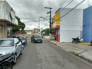 Sargento da Polícia Militar tem pistola roubada durante assalto